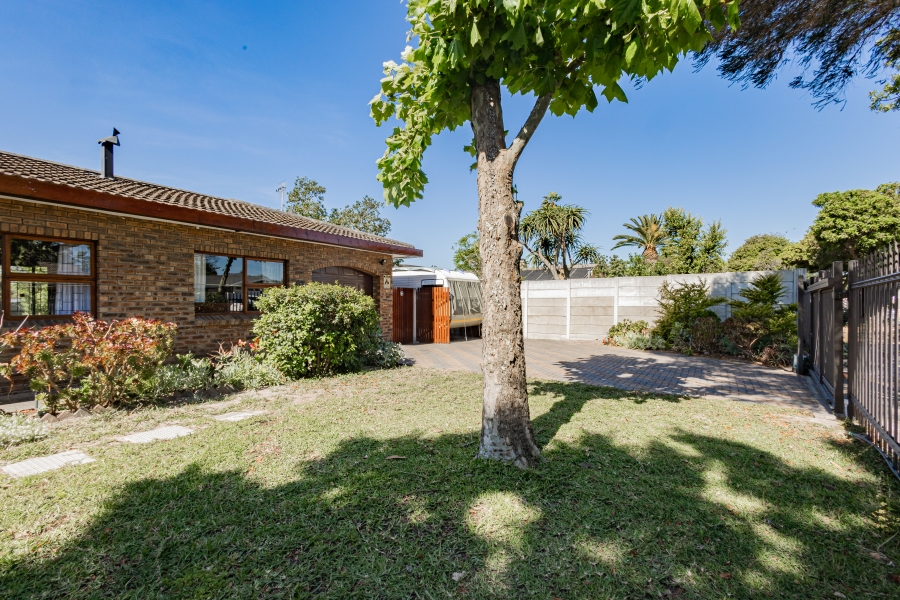 4 Bedroom Property for Sale in Amandelrug Western Cape